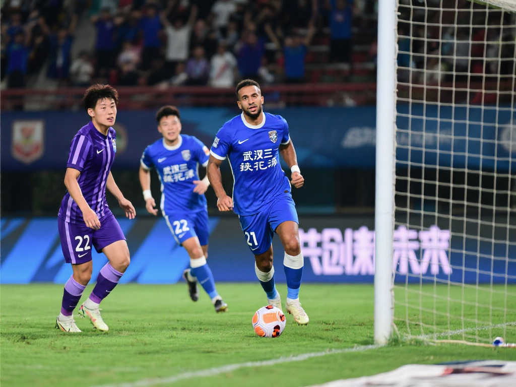 【中超】郑浩乾建功,武汉三镇2-1逆转天津津门虎 【中超】郑浩乾建功,武汉三镇2-1逆转天津津门虎